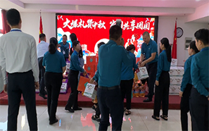火爆节日礼品发放 火爆节日礼品发放
