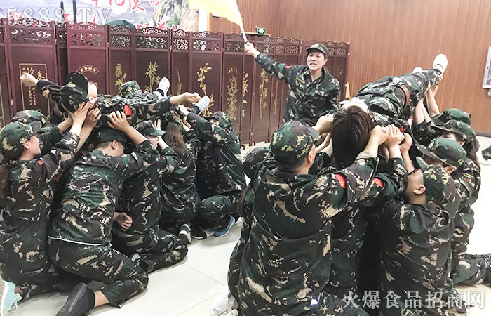 聚是一团火,散是满天星