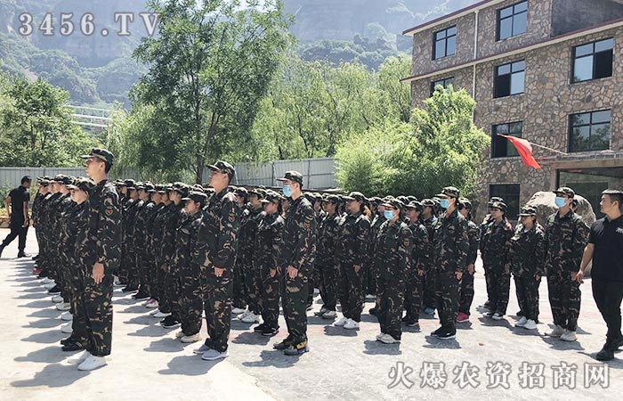 红旗,共克时艰!精神之渠,永不断流!