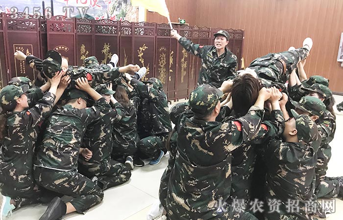 众人拾柴火焰高 齐心协力创佳绩