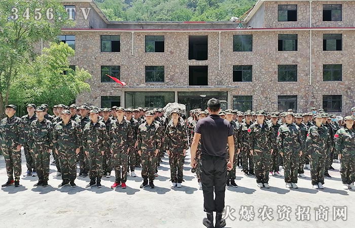 众人拾柴火焰高 齐心协力创佳绩